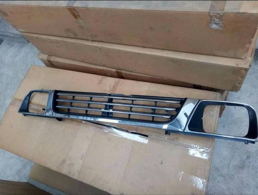 หน้ากระจัง Strata แท้